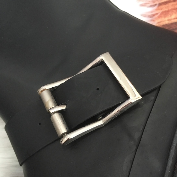 Women's Belted Tall Moto Rainboots - Picture 4 of 8